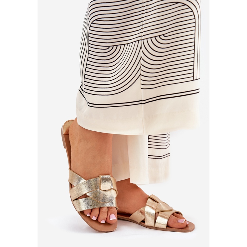 Flat -Frauen -Flip -Flops mit Verflechtung goldenen Streifen 1