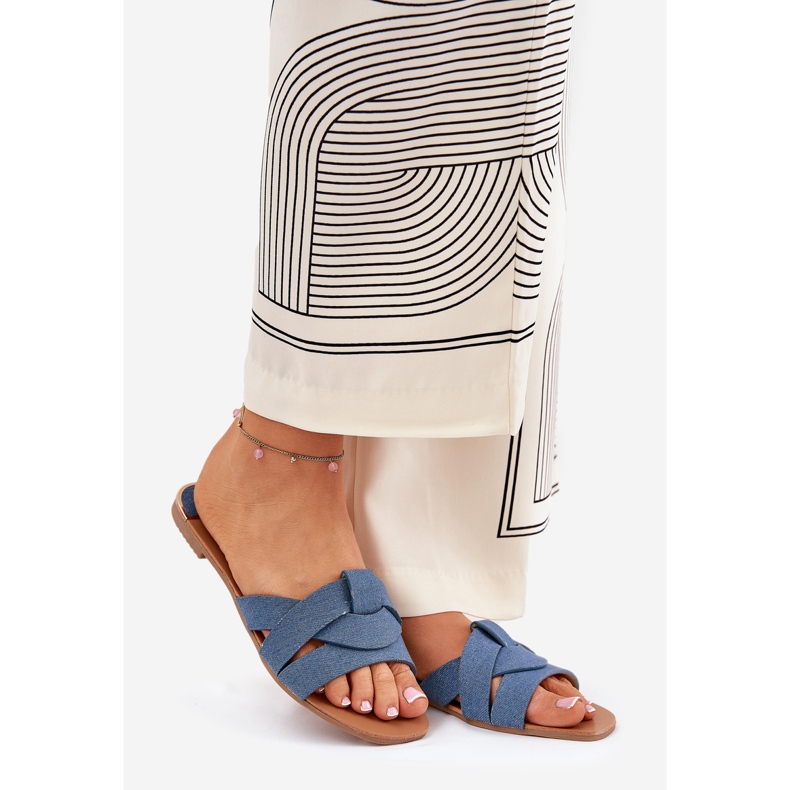 Flat -Frauen -Flip -Flops mit miteinander verwobenen Jeansstreifen blau 1