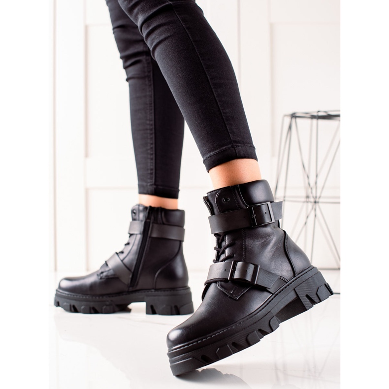 Arbeiter mit schwarzen Schnallen 1