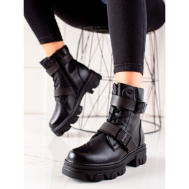 Arbeiter mit schwarzen Schnallen 2