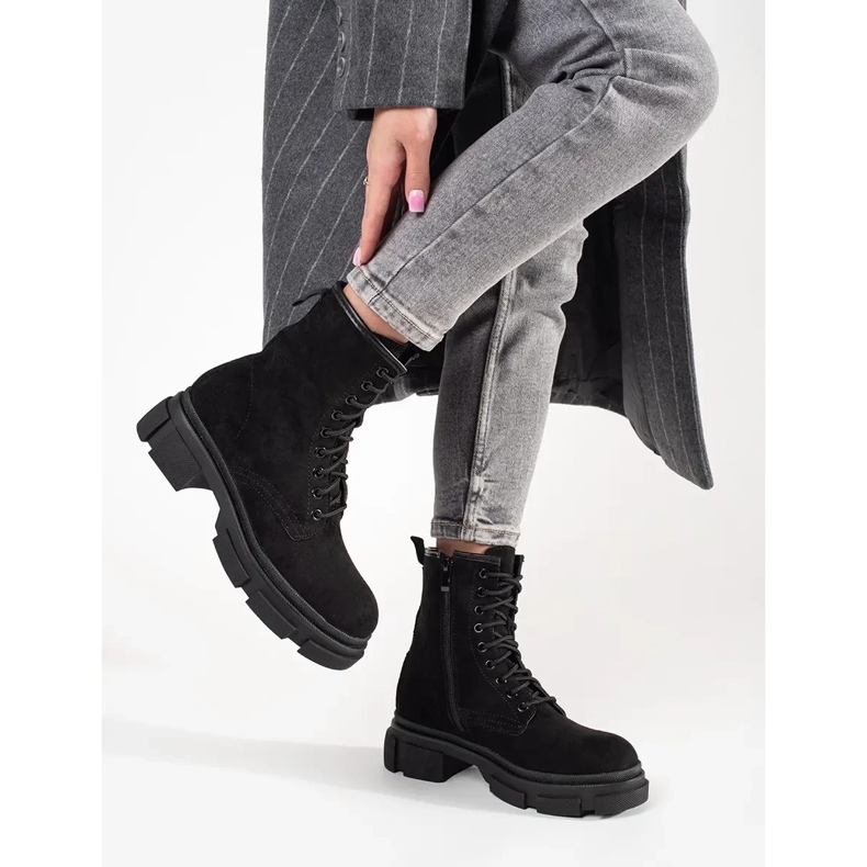 Schwarze Wildleder-Trapper 1