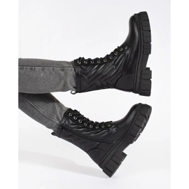 Trapper mit gestepptem Muster schwarz 2