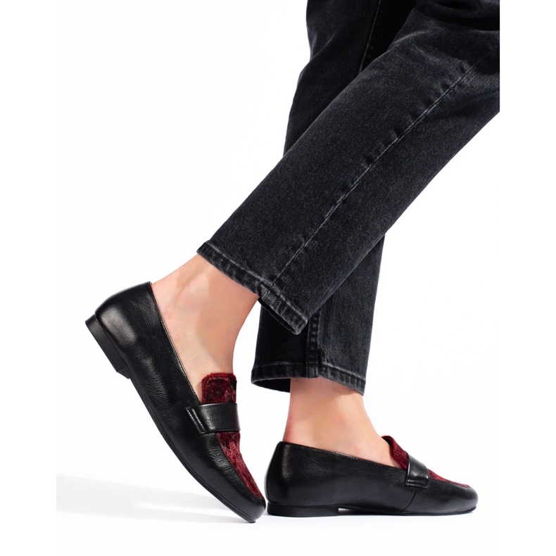 Schwarze und weinrote Stiefeletten mit Fell 2