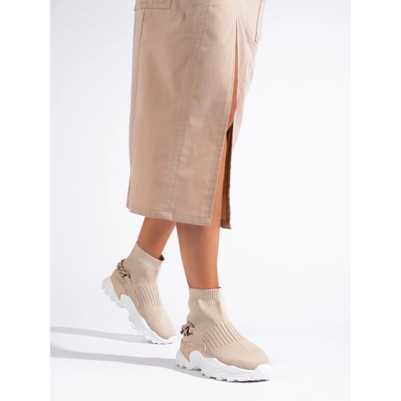 Modische Turnschuhe mit einer Socke beige 1