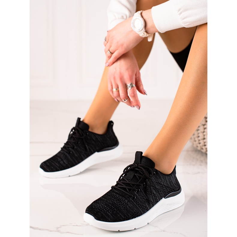 Leichte schwarze Schuhe 1