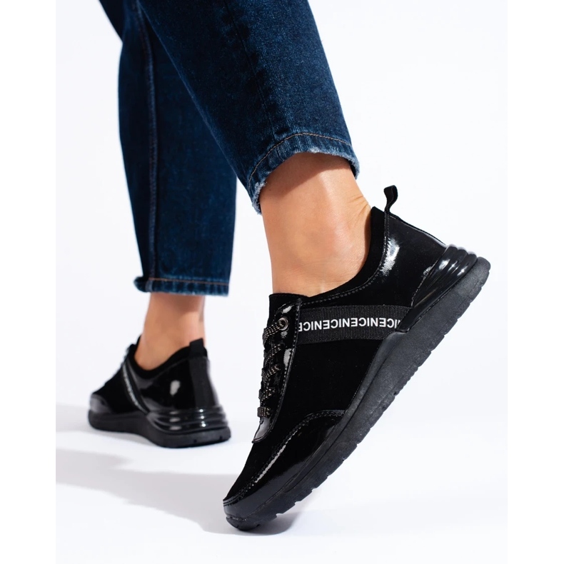 Schwarze Sportschuhe aus Naturleder 1