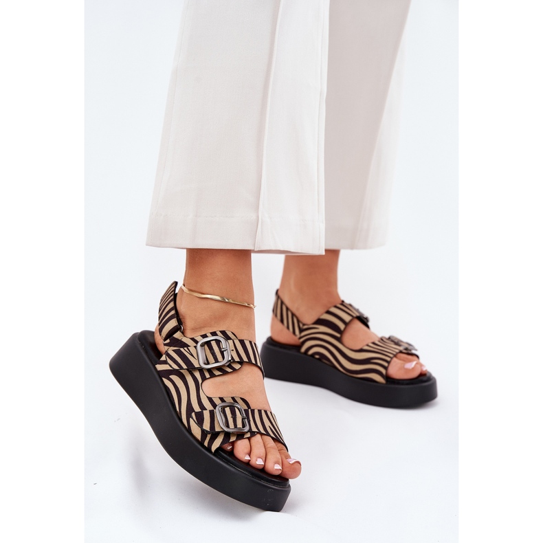 Frauensandalen auf der Plattform und Keile mit Schnallen beige-schwarze Zebra 2