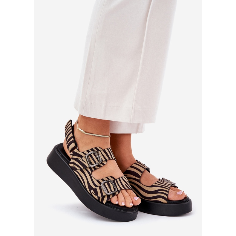 Frauensandalen auf der Plattform und Keile mit Schnallen beige-schwarze Zebra 1