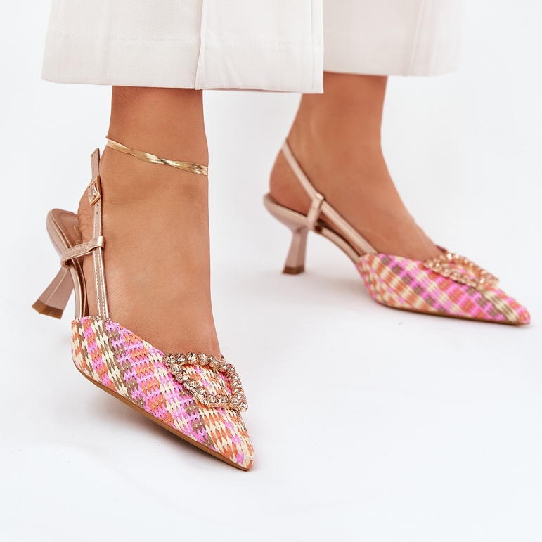 High Heels mit einer Verzierung und einer veralteten Champagnerabsatz mehrfarbig 2