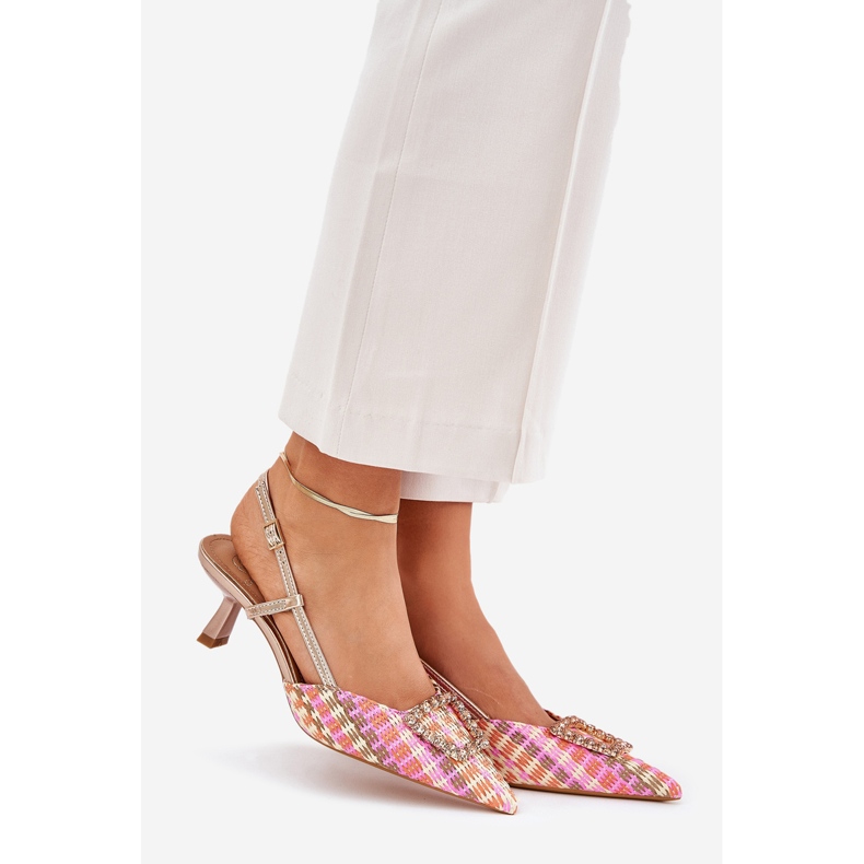 High Heels mit einer Verzierung und einer veralteten Champagnerabsatz mehrfarbig 1