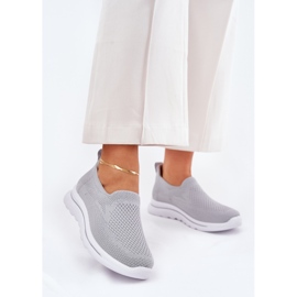 Das graue Frauen aus rutschten Material -Sneakers aus 2