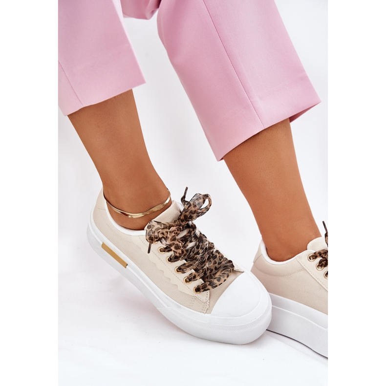 Frauen -Sneaker auf einer massiven Plattform mit dekorativem Schnürsenkel Beige 2