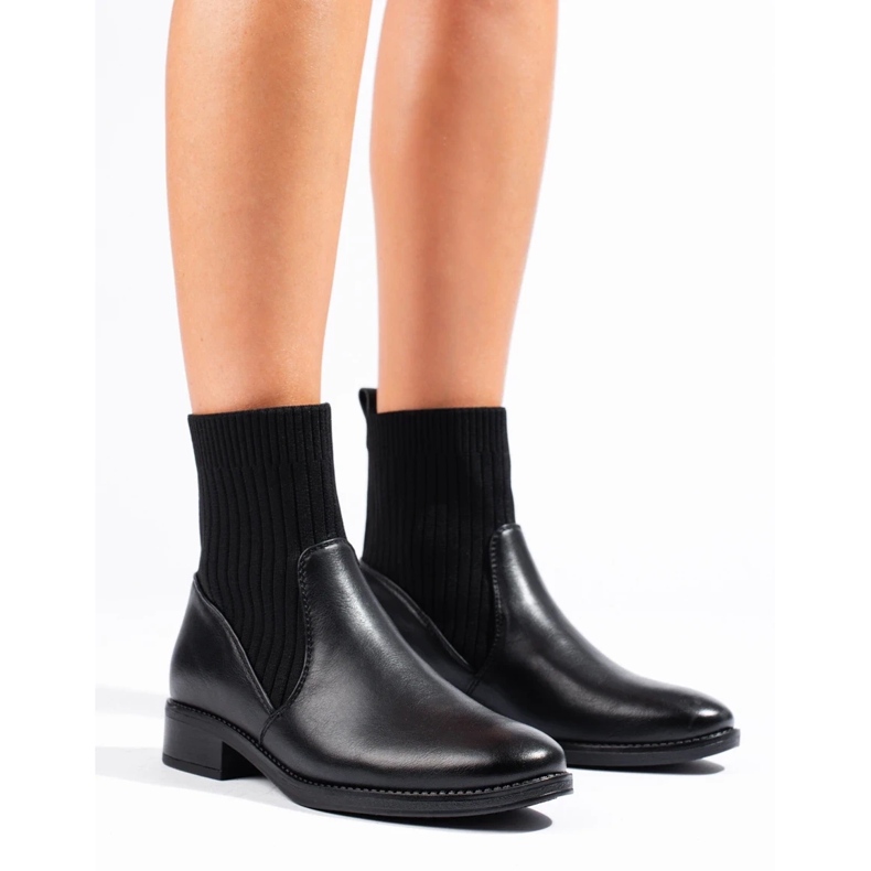 Slip-On-Stiefelette mit flachem Absatz schwarz 2