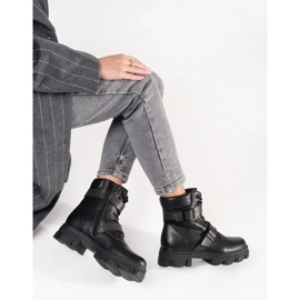 Arbeiter mit schwarzen Schnallen 1