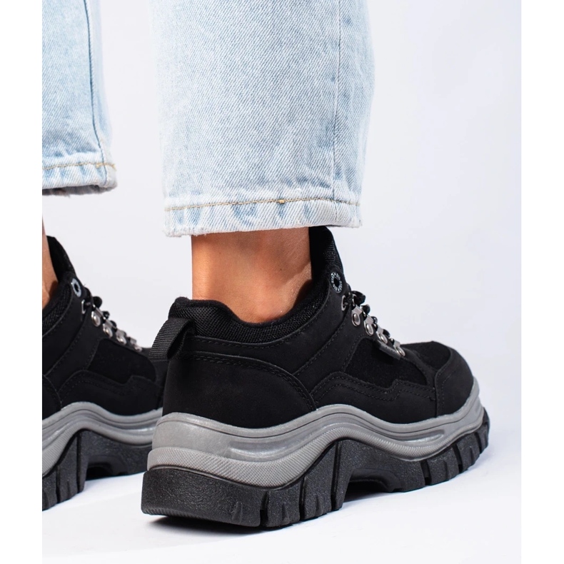 Damenturnschuhe Big Star KK274364B auf einer dicken Sohle schwarz 1