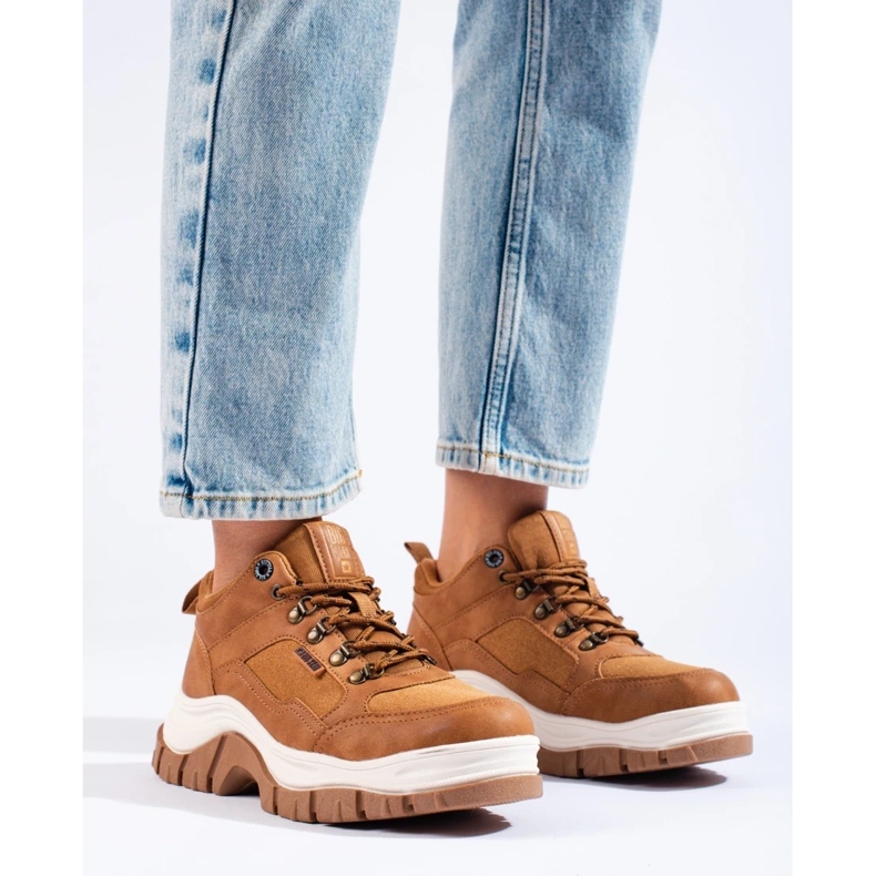 Damenturnschuhe Big Star KK274362 auf einer dicken Sohle beige 2