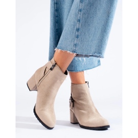 T.Sokolski Wildlederstiefeletten auf dem Sokolski-Posten beige 2