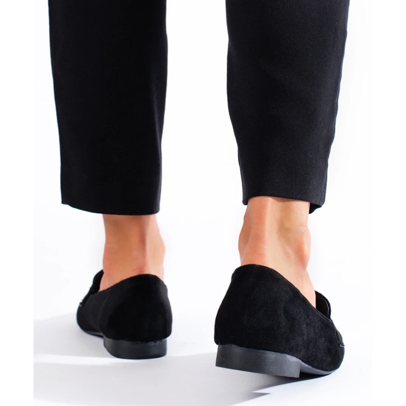 Schwarze Damenmokassins mit Verzierung 1