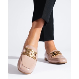 Lackierte pinkfarbene Damenschuhe mit einer Shelovet-Kette rosa 3