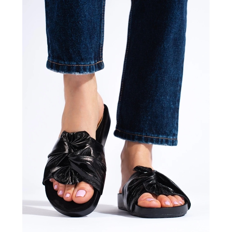 Schwarze flache Damensandalen von Shelovet 2