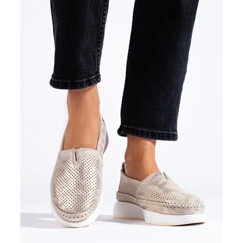 Durchbrochene Schuhe aus goldfarbenem Leder von Shelovet golden 2