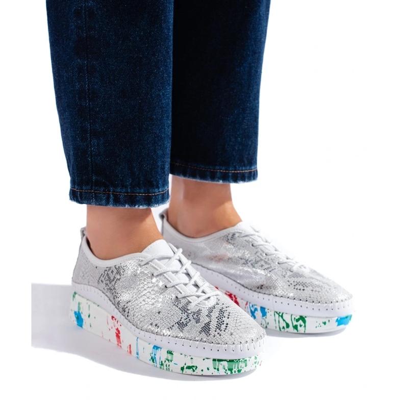 Silberne Damenlederschuhe mit farbigem Shelovet-Plateau 2