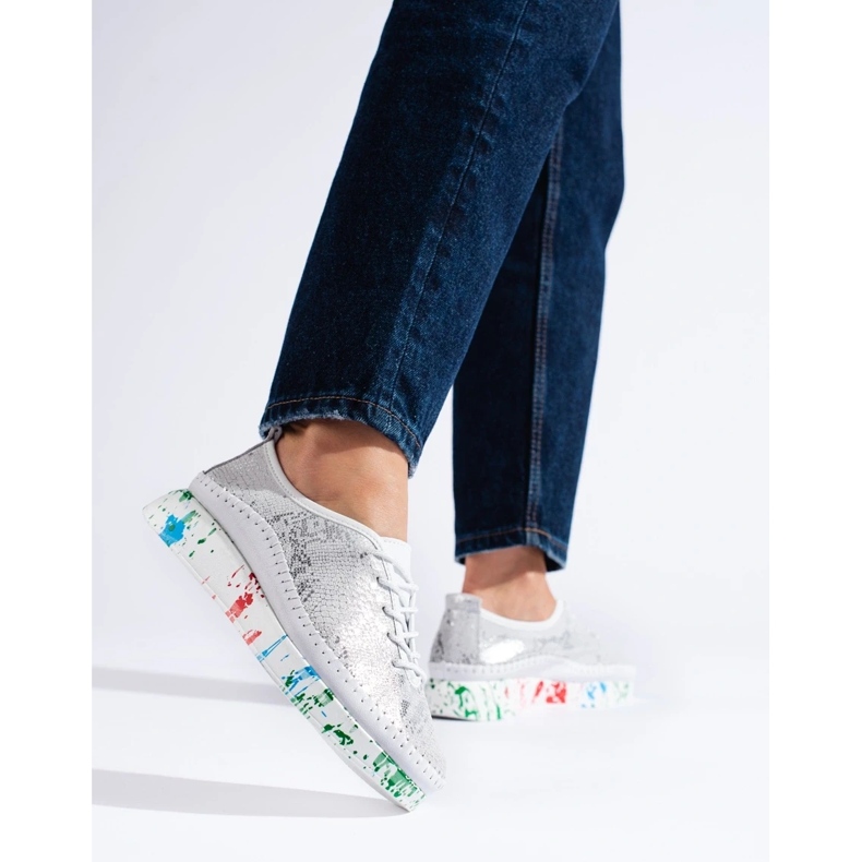 Silberne Damenlederschuhe mit farbigem Shelovet-Plateau silber- 1