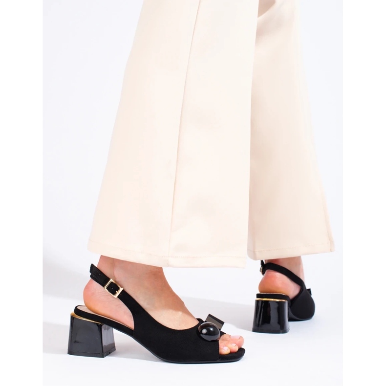 Schwarze Wildleder -Sandalen 2