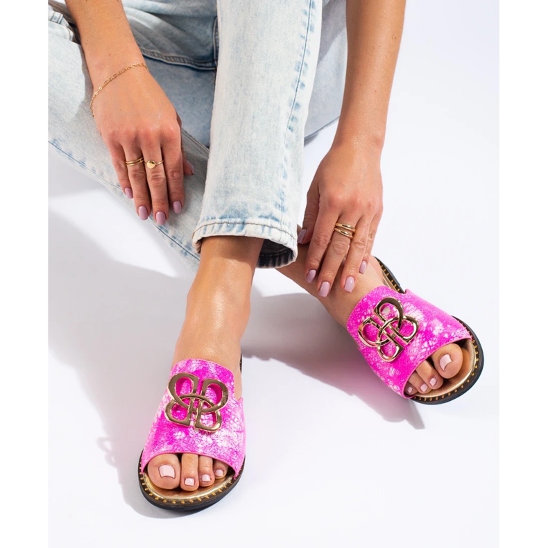 Rosa Damen-Flip-Flops mit Goldverzierung von Shelovet 1