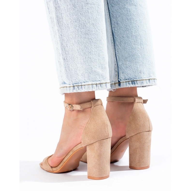 Beige Wildleder-Blocksandalen von Shelovet 2