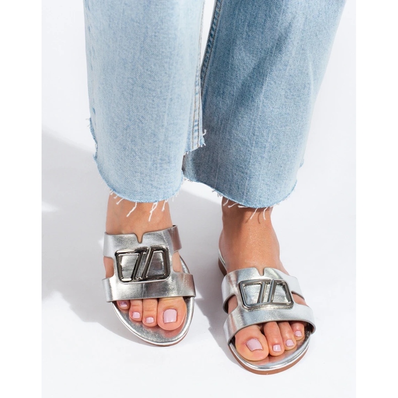 Silberne flache Sandalen mit Dekoration Shelovet 2