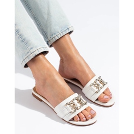 Weiße Damenhausschuhe mit eleganter Shelovet-Schnalle 2