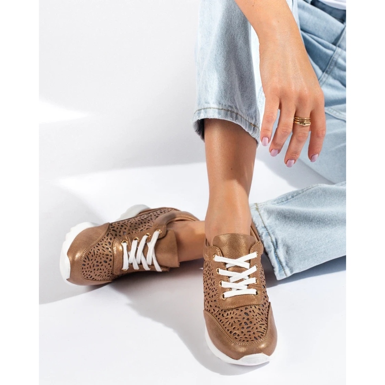 Durchbrochene Sneakers mit verstecktem Keilabsatz Shelovet braun 1