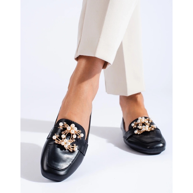 Schwarze Damen-Loafer mit Goldverzierung von Shelovet 1