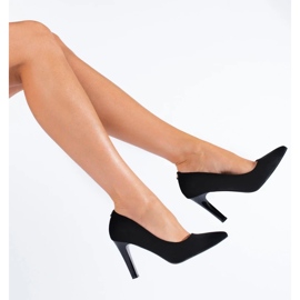 Schwarze High-Heel-Pumps aus Wildleder von Shelovet 2