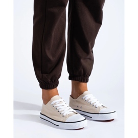 Klassische beige Sneaker von Shelovet 2