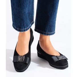 Schwarze Shelovet-Pumps aus Wildleder mit niedrigem Keilabsatz 2