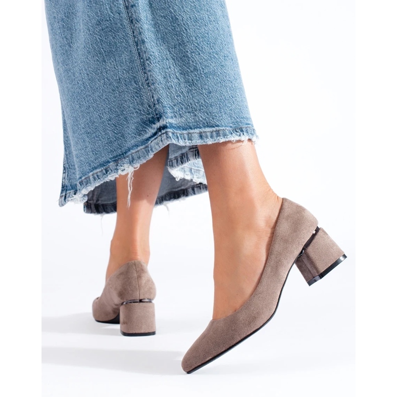 Beigefarbene Shelovet-Pumps aus Wildleder mit niedrigem Absatz 1