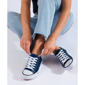 Klassische marineblaue Sneaker 2