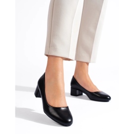 Schwarze Damenpumps mit niedrigem Absatz 1