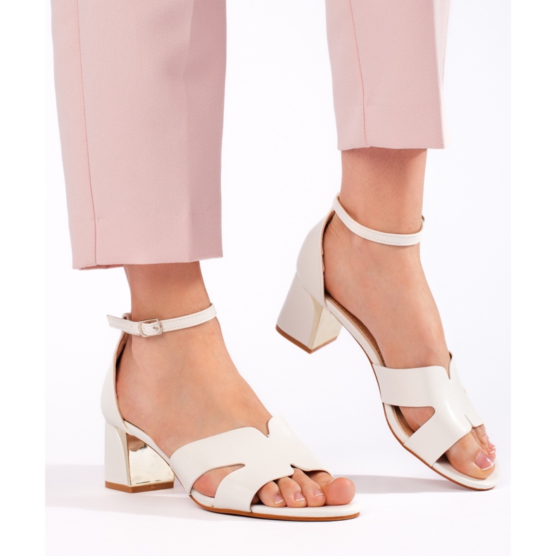 Weiße Damensandalen mit hohen Absätzen 2