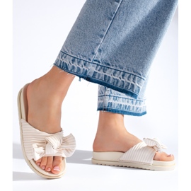 Beige Hausschuhe mit Schleife 2