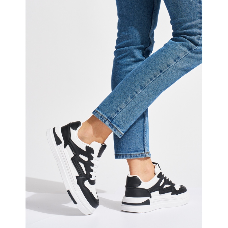 Plateau-Sneaker in Schwarz und Weiß 1