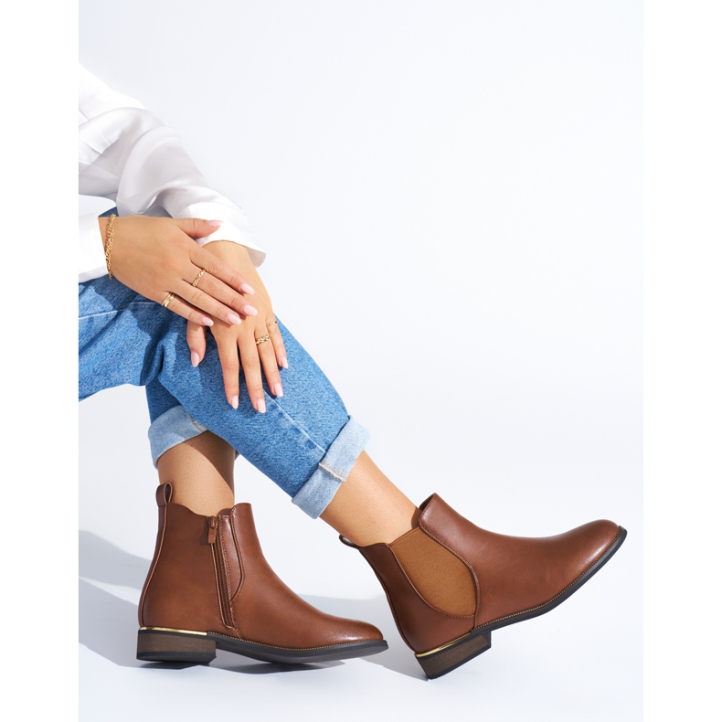 Braune klassische Damenstiefel 2