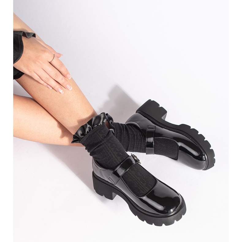 Schwarze Lack-Loafer mit dicker Sohle 2