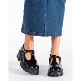 Schwarze Lackschuhe für Damen mit Plateau 1