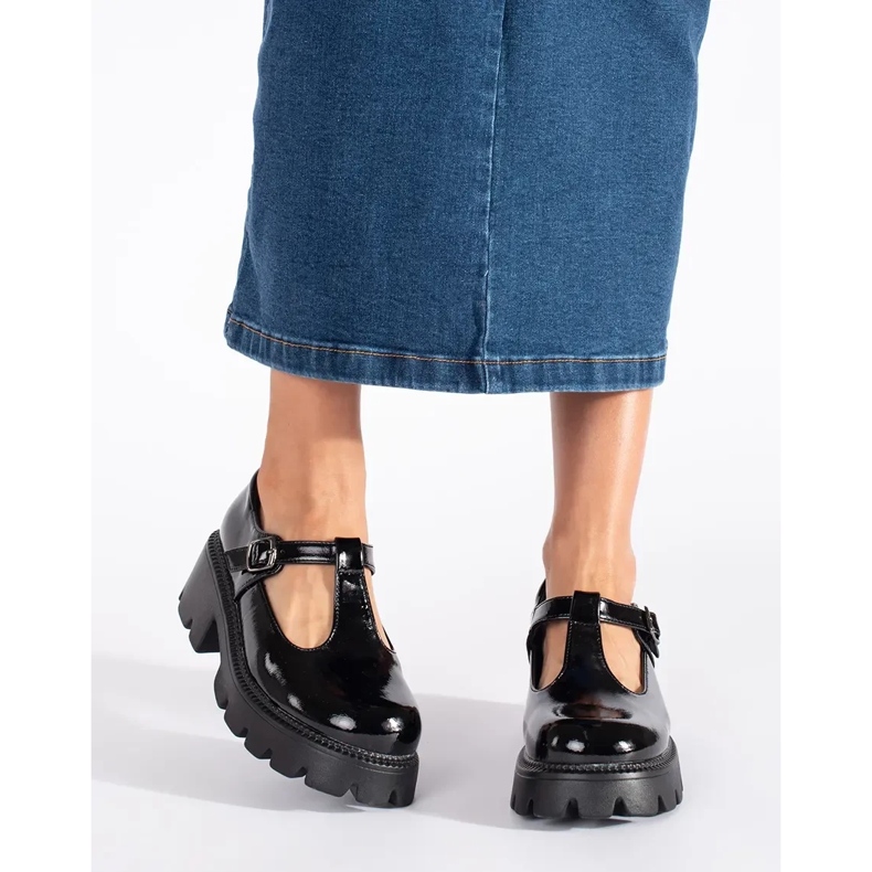 Schwarze Lackschuhe für Damen mit Plateau 1