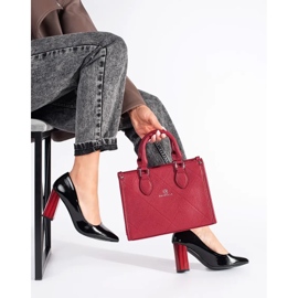 Elegante schwarze Lackpumps mit hohen Absätzen 2