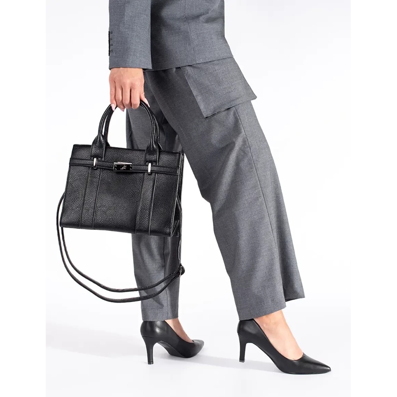 Klassische, elegante schwarze Pumps mit hohen Absätzen 1