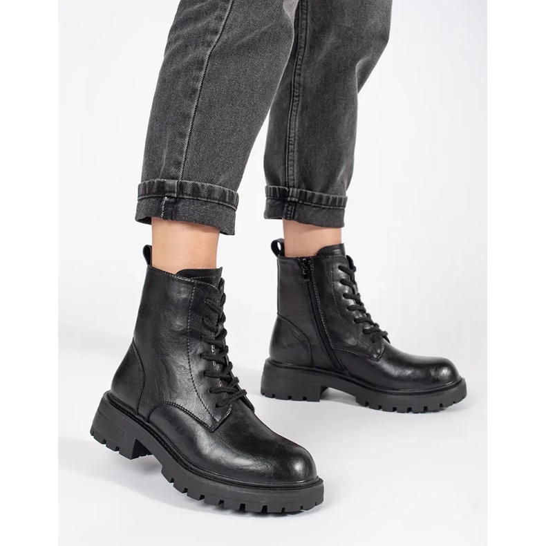 Damen-Arbeiterstiefel aus schwarzem Leder auf der Sergio Leone-Plattform 1